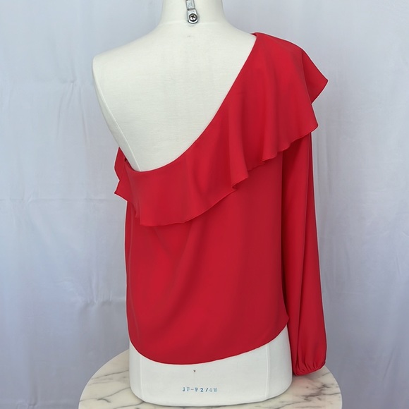 Aritzia Wilfred Allaire Ruffle One
Shoulder Blouse size medium - Picture 6 of 12